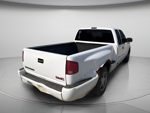 Used 2000 GMC Sonoma SLS w/ SLS "Hot Looks" Pkg RWD image 4
