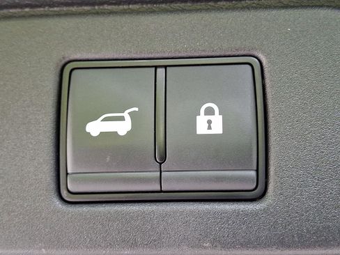 Used 2024 Nissan Rogue SV image 28