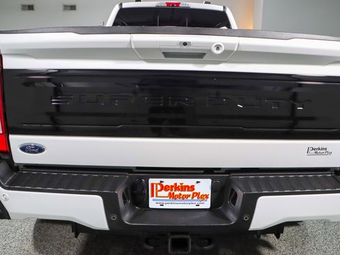 Used 2025 Ford F450 Platinum w/ FX4 Off-Road Package image 8