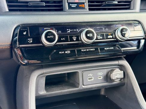 Used 2024 Honda Pilot TrailSport image 18