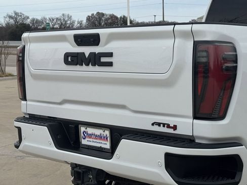 Used 2024 GMC Sierra 2500 AT4 w/ AT4 Preferred Package AWD/4WD image 6