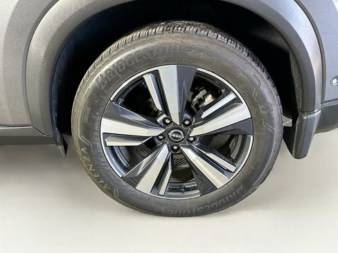 Used 2024 Nissan Rogue SL w/ SL Premium Package image 11