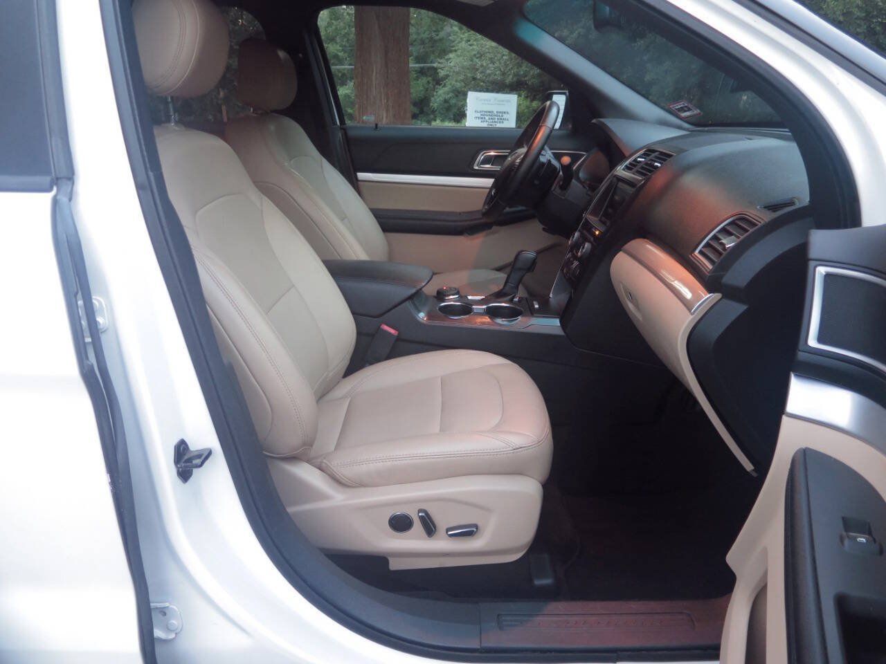 Used 2016 Ford Explorer XLT w/ Equipment Group 202A AWD/4WD image 15