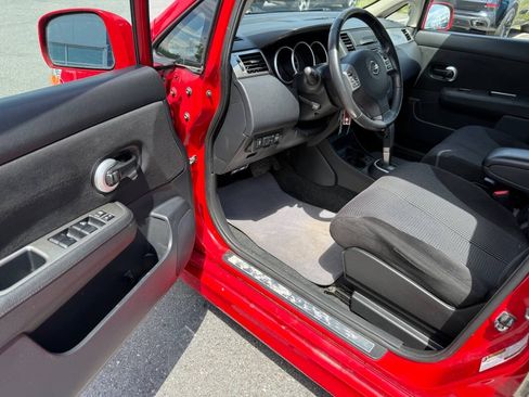 Used 2012 Nissan Versa Hatchback w/ SL Navigation Pkg FWD image 14