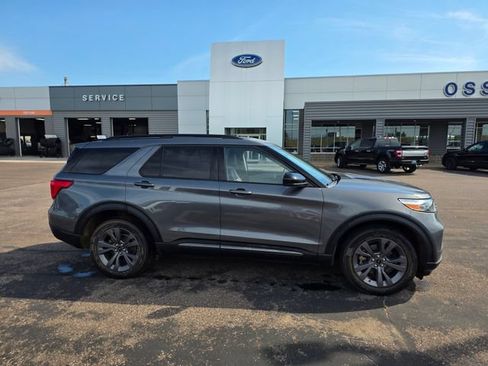 Used 2024 Ford Explorer XLT w/ Equipment Group 202A AWD/4WD image 6