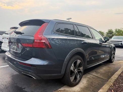 Used 2020 Volvo V60 T5 Cross Country AWD/4WD image 4