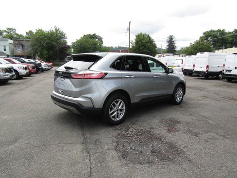Used 2024 Ford Edge SEL AWD/4WD image 8