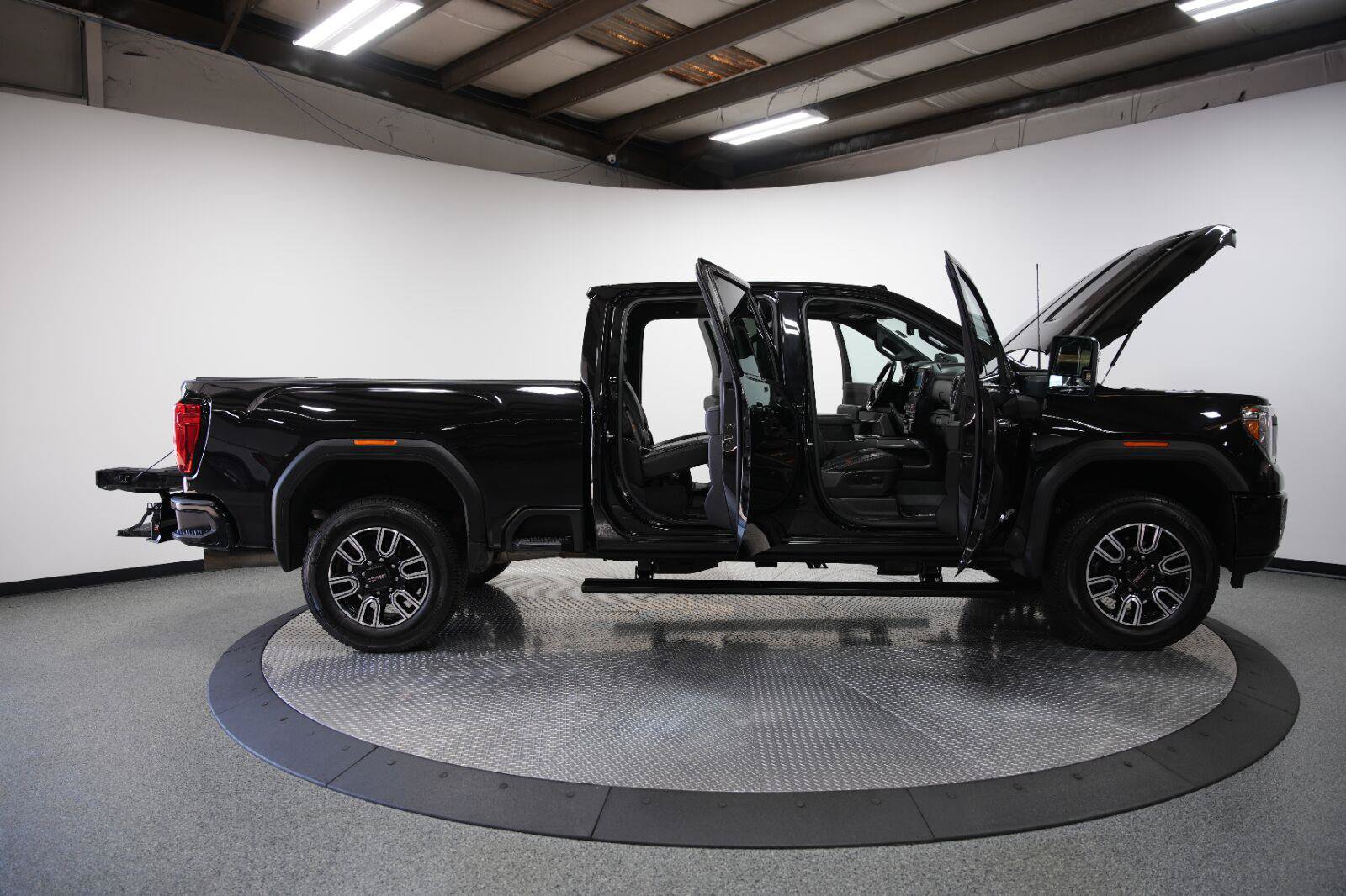 Used 2023 GMC Sierra 3500 AT4 w/ AT4 Premium Plus Package AWD/4WD image 13