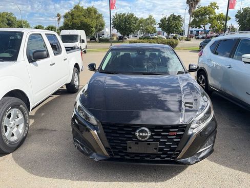 Used 2024 Nissan Altima 2.5 SR FWD image 2