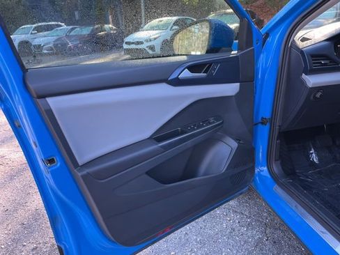 Used 2023 Volkswagen Taos SE image 5