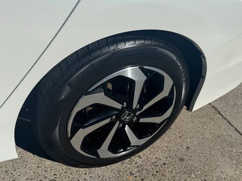 Used 2017 Honda Accord EX image 19