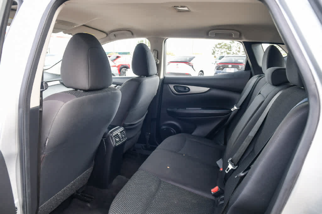 Used 2019 Nissan Rogue Sport S w/ Appearance Package FWD image 17