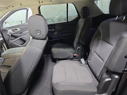 Used 2021 Chevrolet Traverse LT image 13