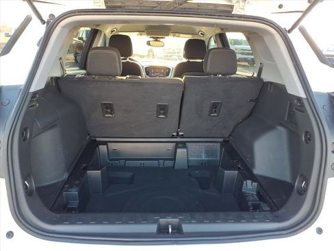 Used 2023 GMC Terrain SLE image 29