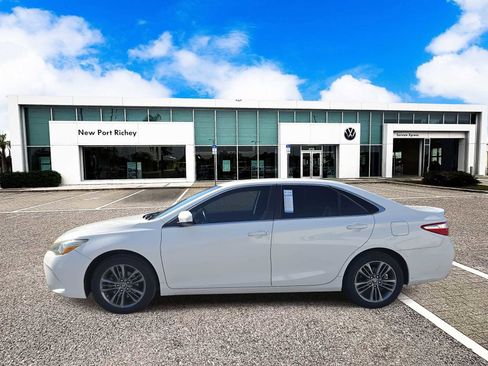 Used 2017 Toyota Camry LE image 5