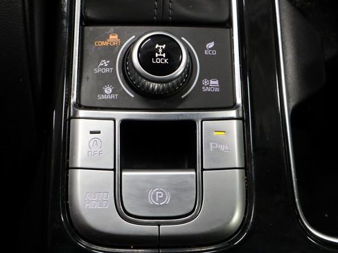 Used 2024 Kia Telluride EX w/ EX Captain's Chair Package AWD/4WD image 34