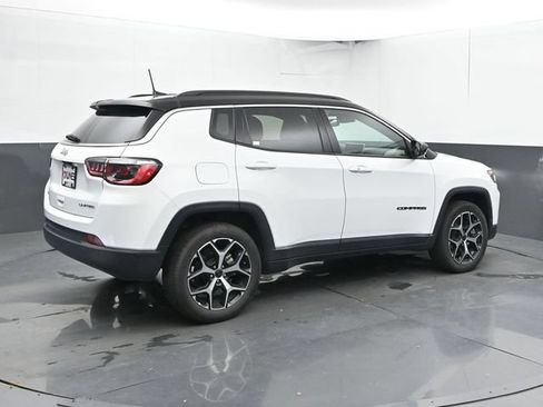 Used 2025 Jeep Compass Limited AWD/4WD image 2