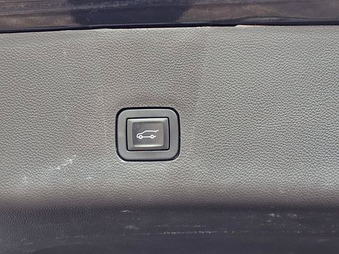 Used 2019 Chevrolet Traverse LT FWD image 23
