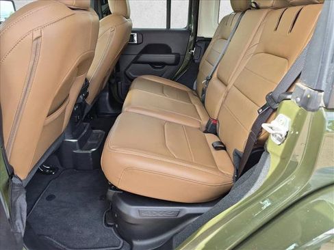 Used 2022 Jeep Wrangler Unlimited Sahara w/ Cold Weather Group AWD/4WD image 18