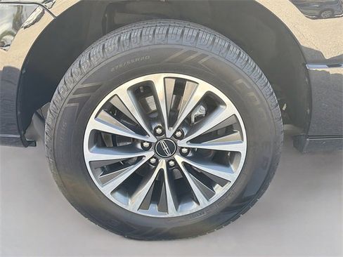 Used 2016 Lincoln Navigator Select image 40