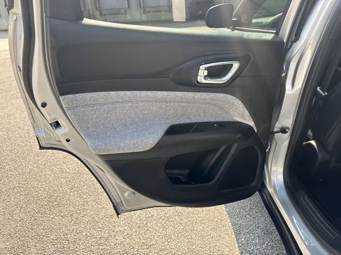 Used 2025 Jeep Compass Latitude image 21