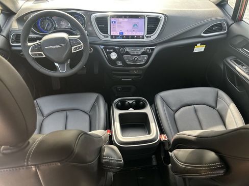 New 2026 Chrysler Pacifica Select FWD image 20