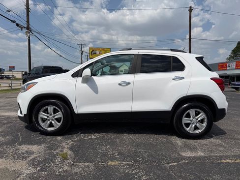 Used 2019 Chevrolet Trax LT w/ LT Convenience Package FWD image 8