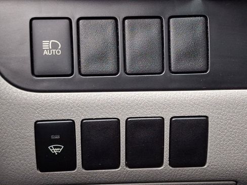 Used 2018 Toyota Highlander LE image 25