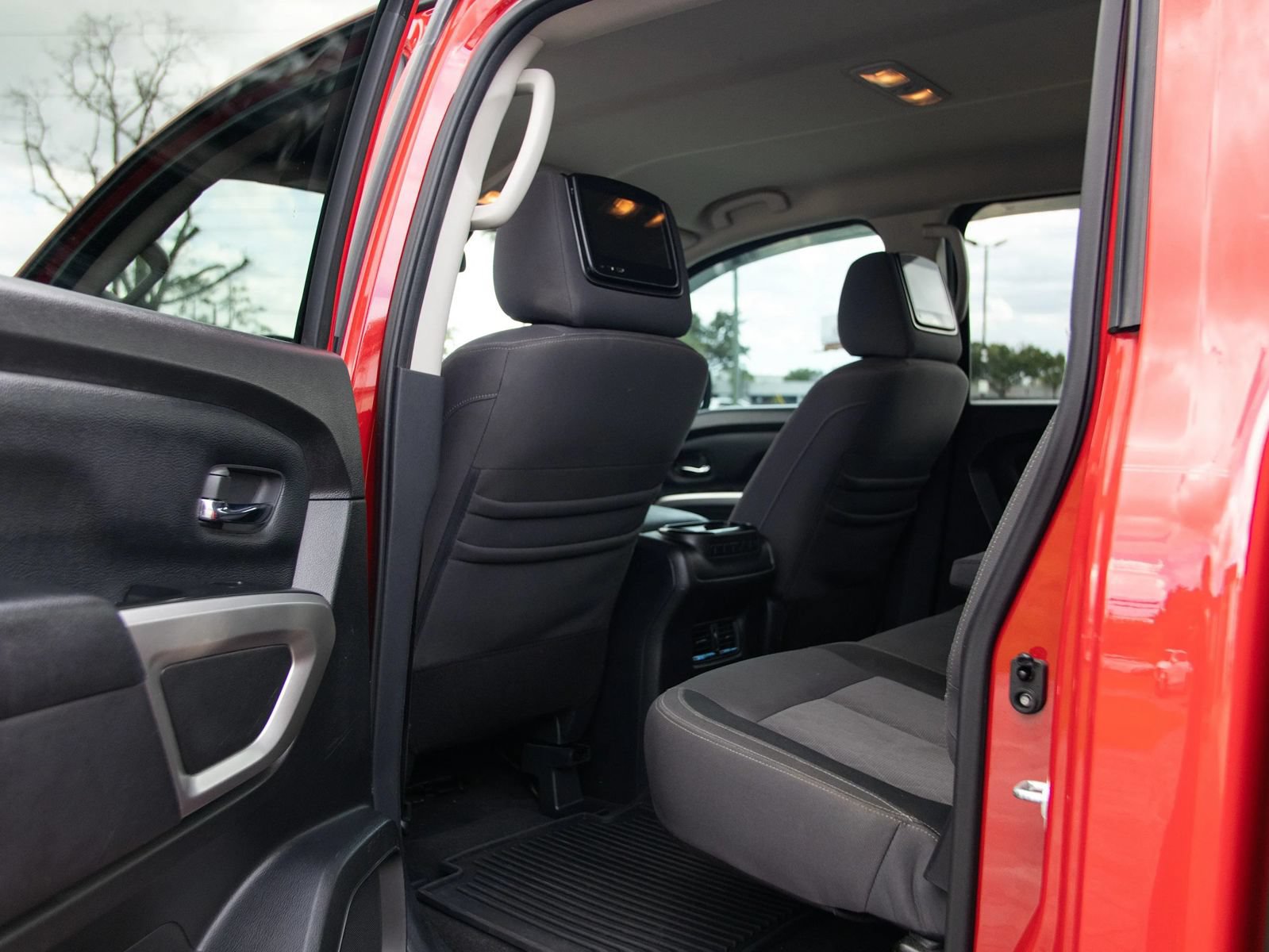 Used 2021 Nissan Titan SV w/ SV Convenience Package RWD image 19