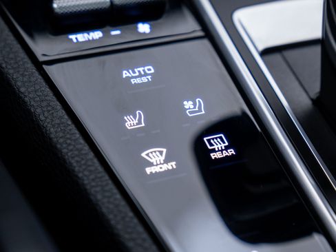 Certified 2023 Porsche Cayenne image 27