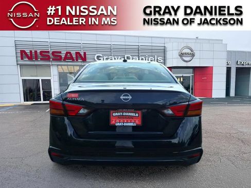 Used 2025 Nissan Altima 2.5 SV FWD image 6