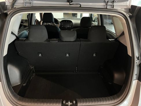 Used 2025 Kia Soul LX w/ LX Technology Package FWD image 30
