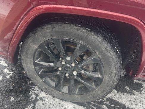 Used 2018 Jeep Grand Cherokee Altitude image 10