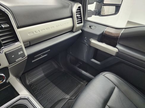 Used 2022 Ford F350 Lariat image 12