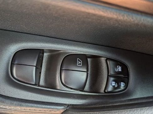 Used 2020 Nissan Rogue Sport S FWD image 31