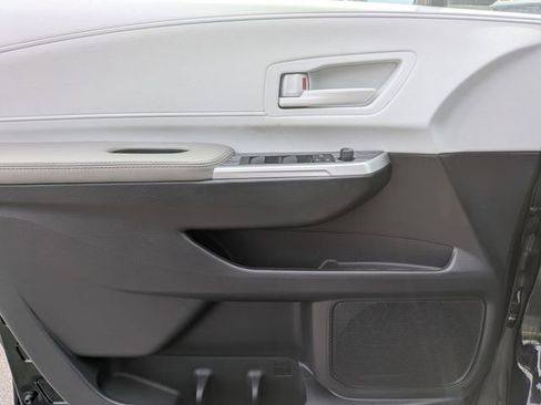 Used 2026 Toyota Sienna LE FWD image 12