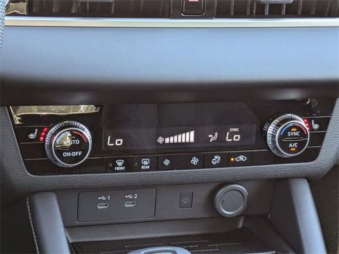 New 2025 Mitsubishi Outlander SE image 21