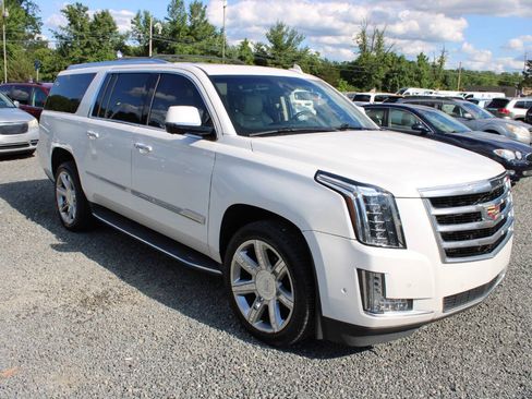 Used 2020 Cadillac Escalade ESV Premium Luxury AWD/4WD image 4