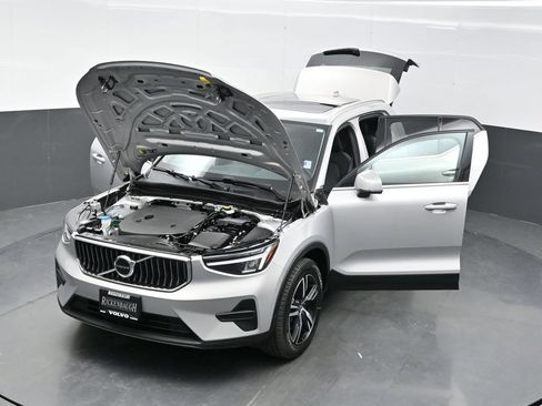 Used 2025 Volvo XC40 B5 Core AWD/4WD image 40