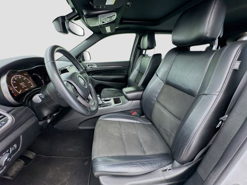 Used 2019 Jeep Grand Cherokee Altitude RWD image 13