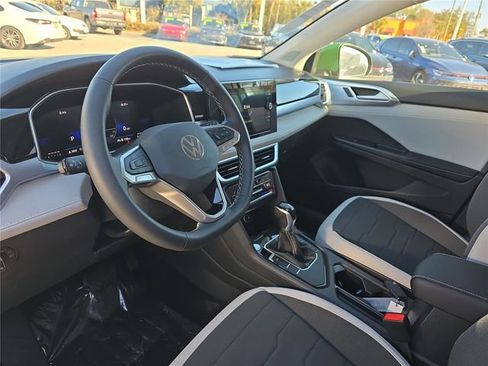 New 2026 Volkswagen Taos SE image 15
