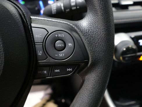 Used 2025 Toyota RAV4 XLE AWD/4WD image 30