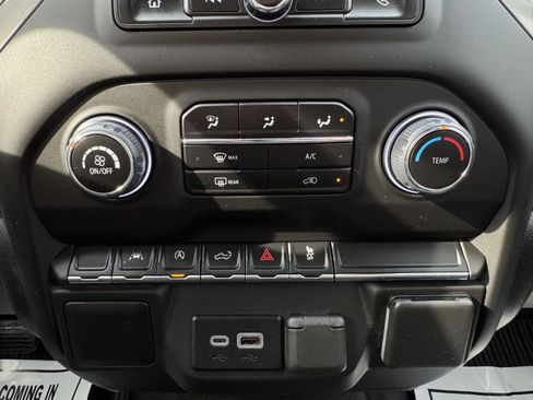 Used 2023 Chevrolet Silverado 1500 Custom image 23