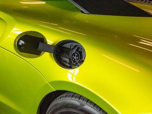 Used 2023 McLaren Artura image 22