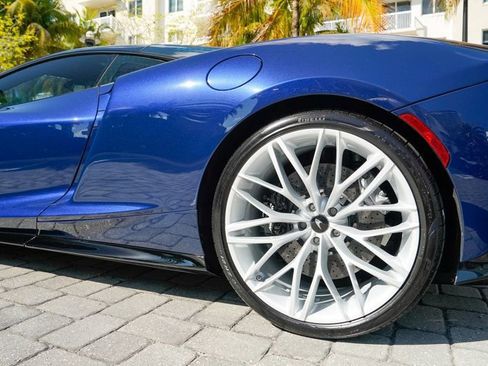 Used 2023 McLaren GT RWD image 17