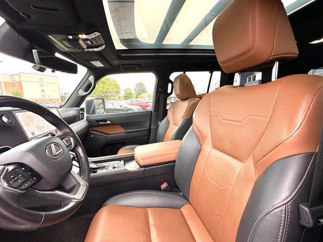 Used 2024 Lexus GX 550 w/ Accessory Package (31) AWD/4WD image 29