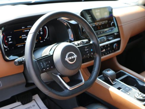 Used 2025 Nissan Pathfinder Platinum AWD/4WD image 18