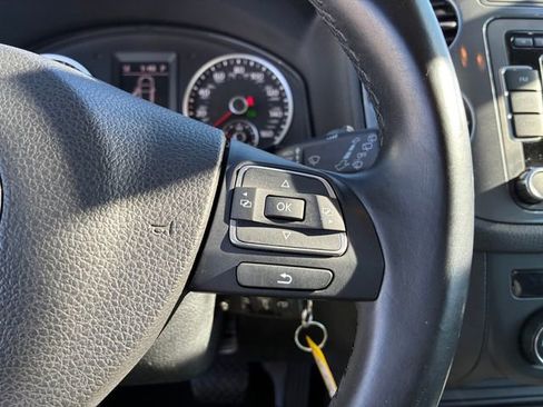 Used 2015 Volkswagen Tiguan S image 24