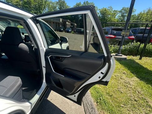 Used 2022 Toyota RAV4 LE AWD/4WD image 30