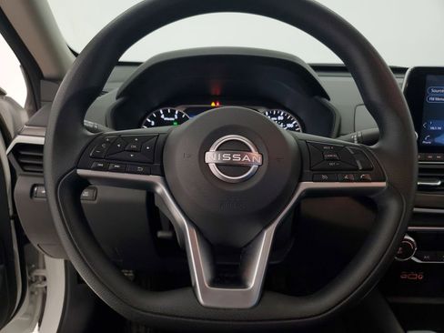 Used 2024 Nissan Altima 2.5 SV image 14